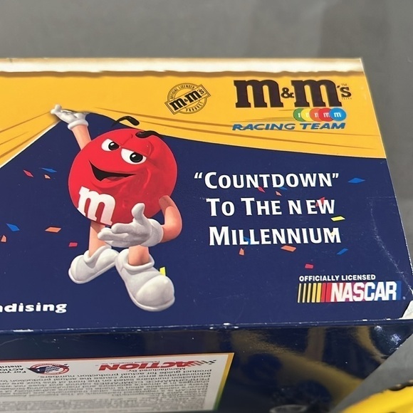 NASCAR - Ernie Irvan #36 M&M Countdown to Millennium 1999 1:24 - Picture 8 of 10